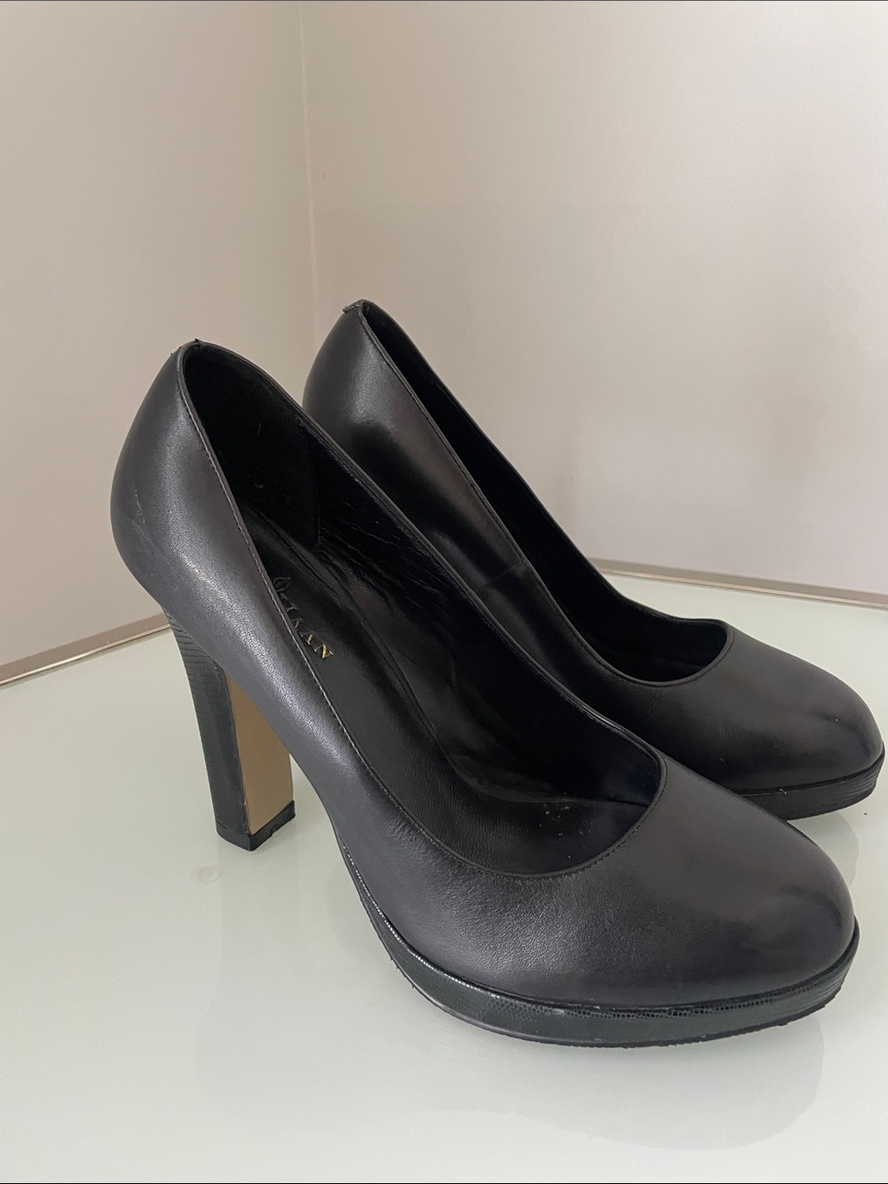 Cole Haan Heels Black Round Toe Pumps Size 8.5 Snakeskin Heel